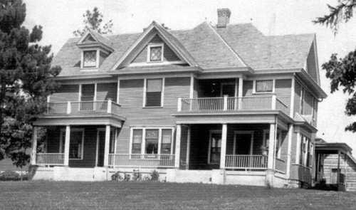 Selmon and Anna's house in Vinton Iowa, built in 1906